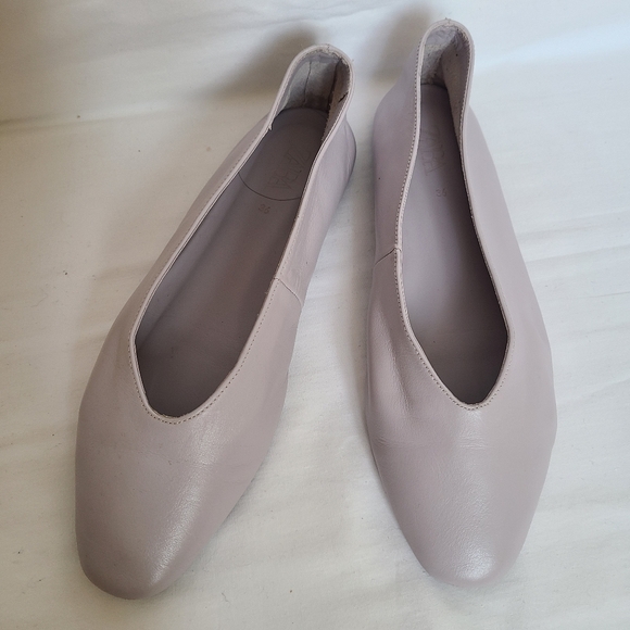 Zara Shoes - Zara Leather Women's Flats in Light Gray